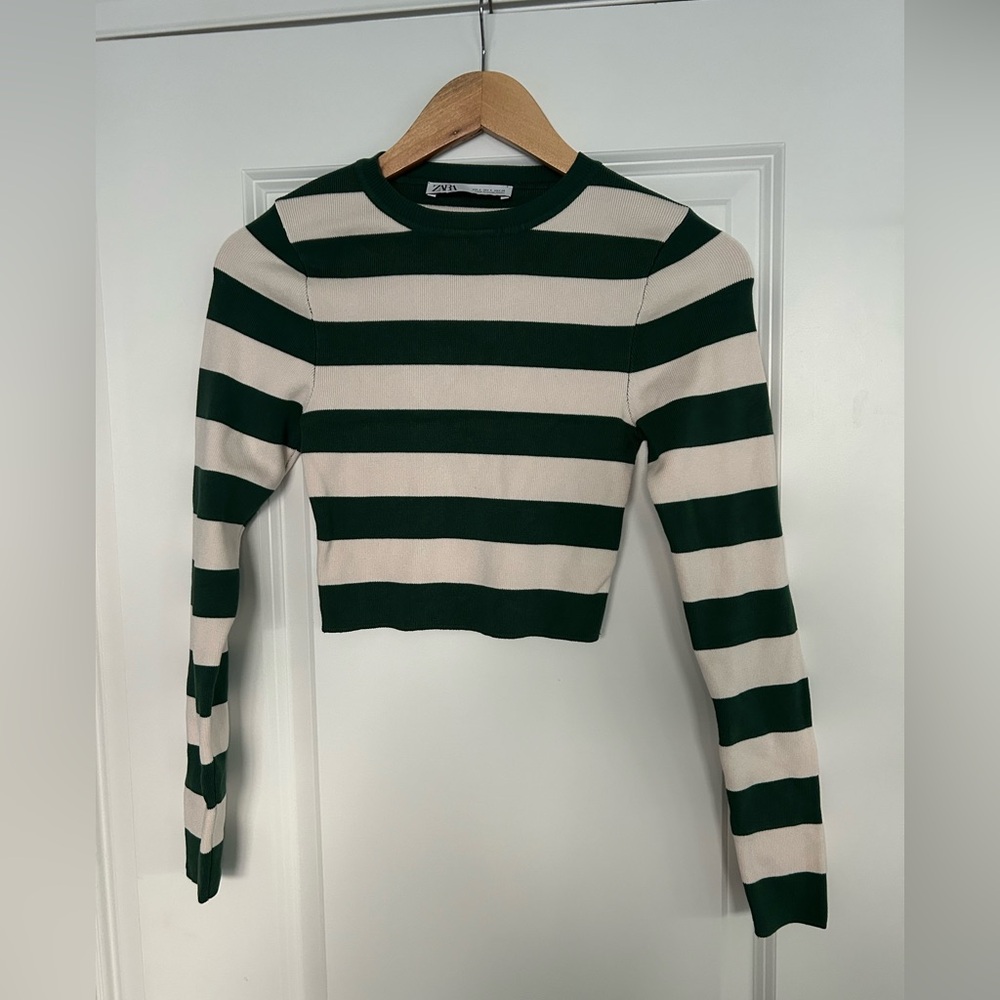 Zara Fitted Green and Cream 3/4 Sleeve Crop Top